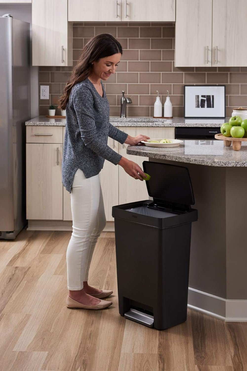 Rubbermaid Premier Series II Step-On Trash Can for Home and Kitchen, with Lid Lock and Slow Close, 12.4 Gallon, Charcoal, for Home/Kitchen/Garage/Apartment/Office