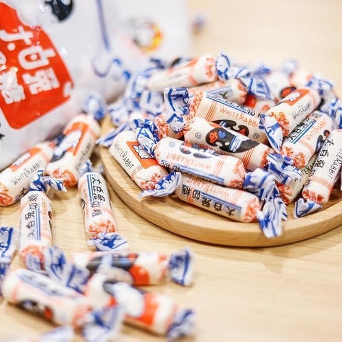 White Rabbit Candy，White Rabbit，Chinese Rabbit Childhood Tastes Small Gifts Snacks Shanghai Specialties Rabbit Creamy Toffee(300 Gram) (Pack of 1)